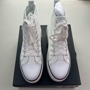 New in Box D’Amelio DB Eyekonn Platform Sneakers in White Canvas, Size 7.5 M